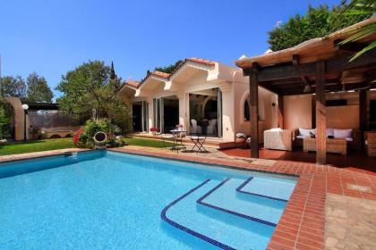 Oasis Pool House by GHH - image 2