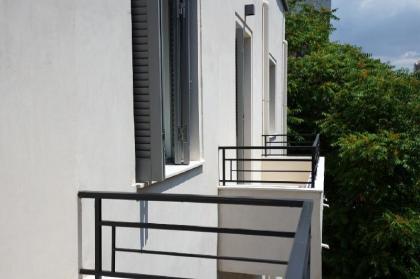 Plues Suites Athens / A - image 4