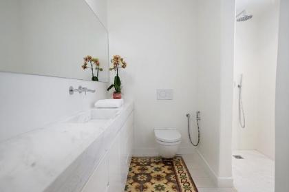 Plues Suites Athens / A - image 6