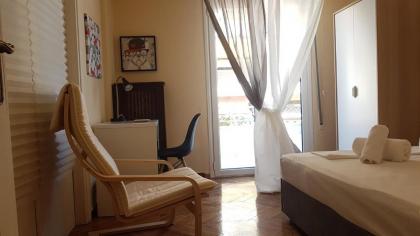 Teal Apartment - Athens Center 4 BD 2 BATH