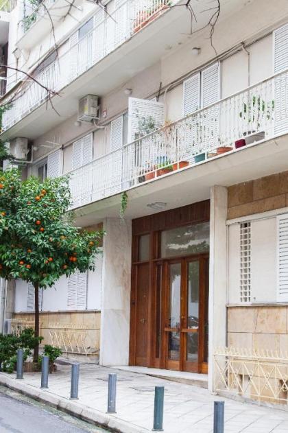 Centrally Located Studio In Athens! - image 18