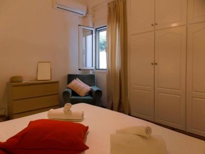 Cozy Plaka Apartment - image 10