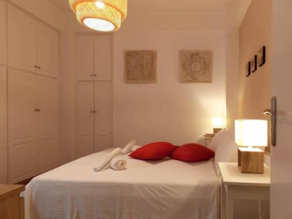 Cozy Plaka Apartment - image 12