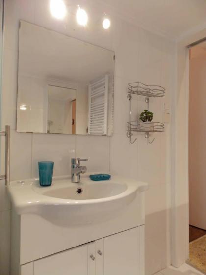 Cozy Plaka Apartment - image 18