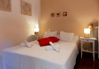 Cozy Plaka Apartment - image 2
