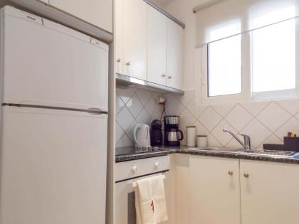 Cozy Plaka Apartment - image 3