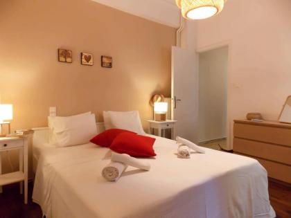 Cozy Plaka Apartment - image 9