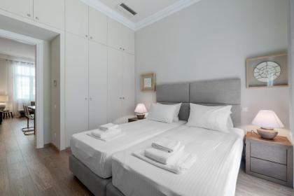 Historic Plaka's Deluxe Apartment - image 10