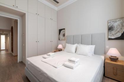 Historic Plaka's Deluxe Apartment - image 11