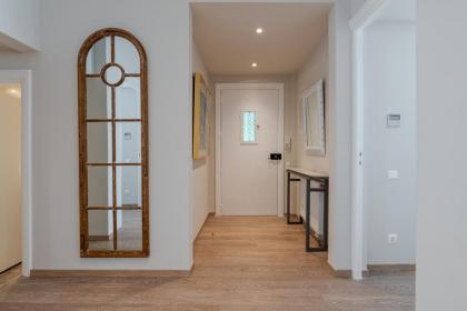 Historic Plaka's Deluxe Apartment - image 6