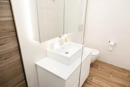 Full-renovated adorable apartment in Athens - image 12