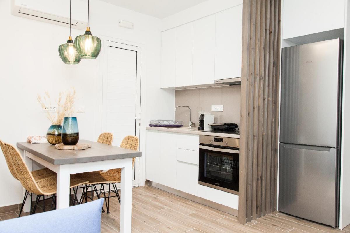 Full-renovated adorable apartment in Athens - image 4