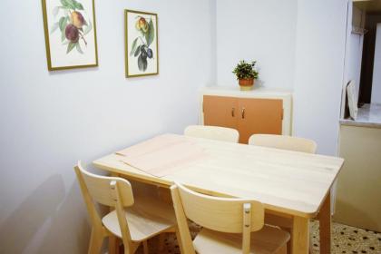 Stylish apt in the Historic heart of the city - image 10