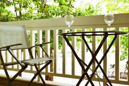 Stylish apt in the Historic heart of the city - image 17
