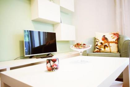 Stylish apt in the Historic heart of the city - image 3