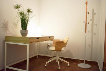Stylish apt in the Historic heart of the city - image 7