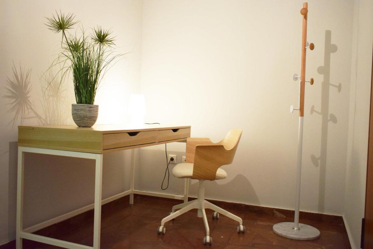 Stylish apt in the Historic heart of the city - image 7