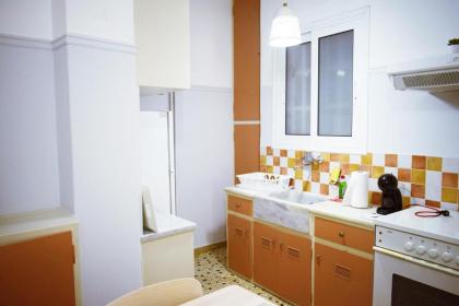 Stylish apt in the Historic heart of the city - image 9