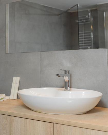 Athenian Stylish Living - image 14
