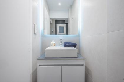 Phaedra Hideaway Suite Near Acropolis By CloudKeys - image 10