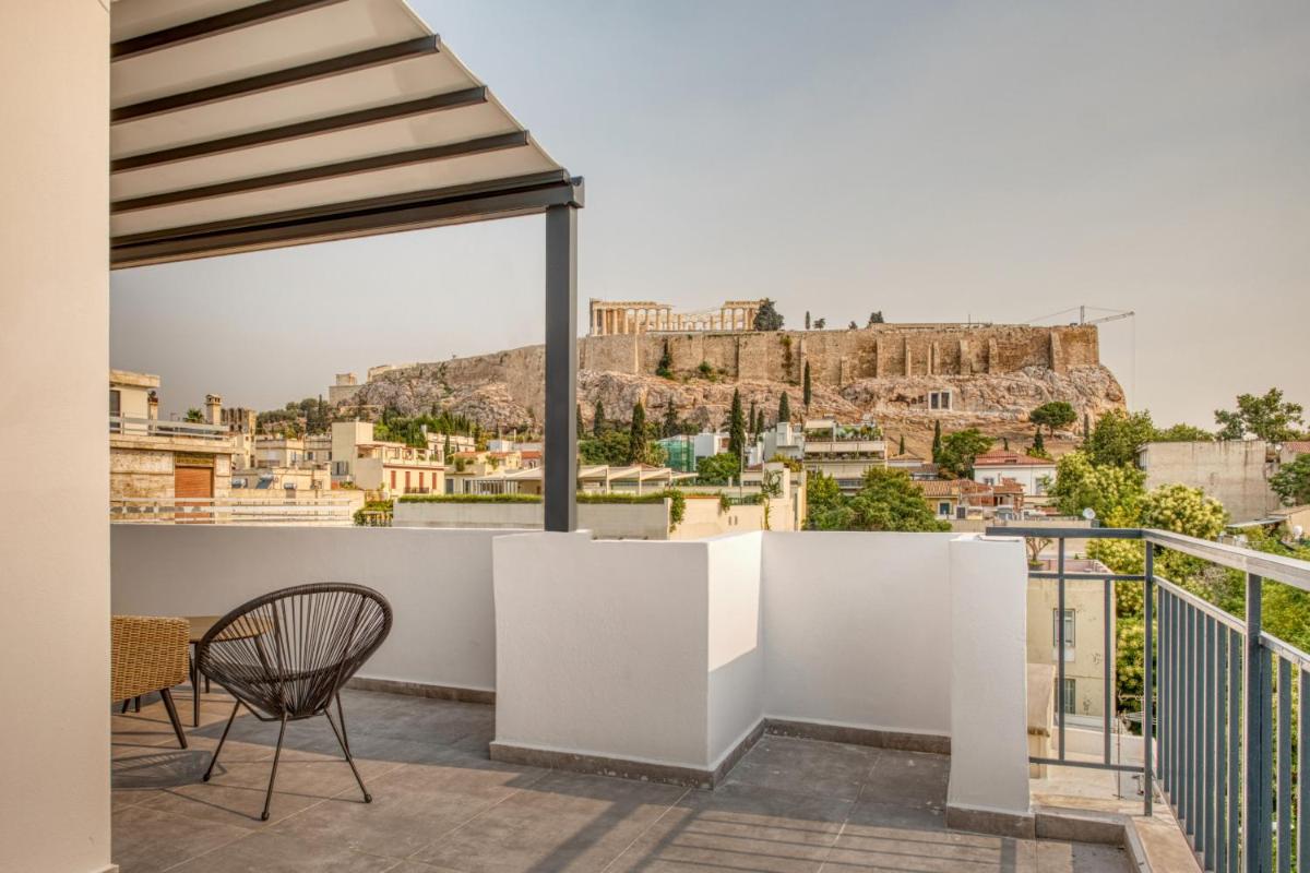 Cozy Deck Roof Apt at the Foothills of Acropolis - image 3