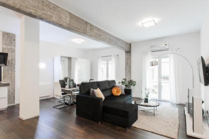Industrial 1BR Apartment in Ampelokipoi Area by UPSTREET