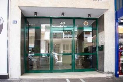 Classy Chic Design Apartment At Acropolis - image 15