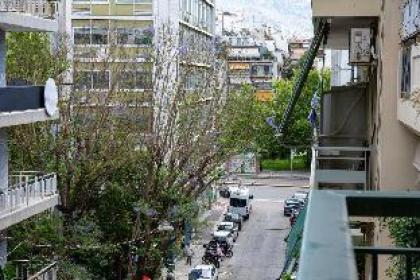 Classy Chic Design Apartment At Acropolis - image 18
