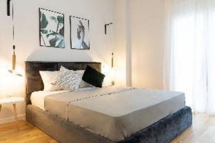 Classy Chic Design Apartment At Acropolis - image 2