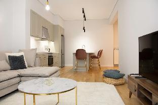 Classy Chic Design Apartment At Acropolis - image 3