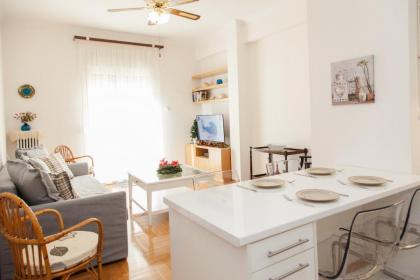 Cozy apt with Lycabettus View!