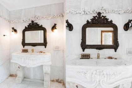 Step One | Luxury Suites right in the heart of Acropolis next to metro station - image 5