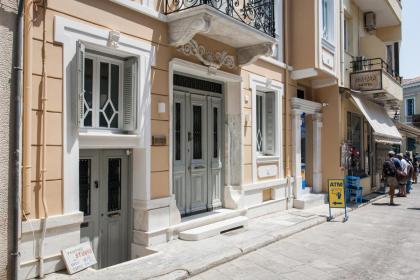 Step One | Luxury Suites right in the heart of Acropolis next to metro station - image 6