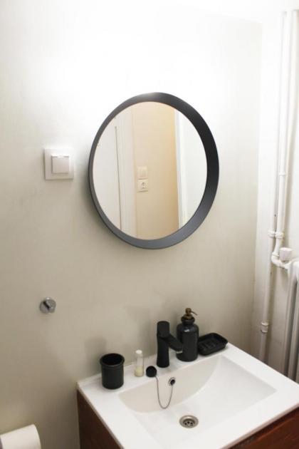 Warm & cozy apartment in the center of Athens - image 16