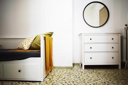 Warm & cozy apartment in the center of Athens - image 5