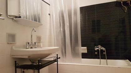 Begonia-Athens Center 6 BD 25 BATH - image 10
