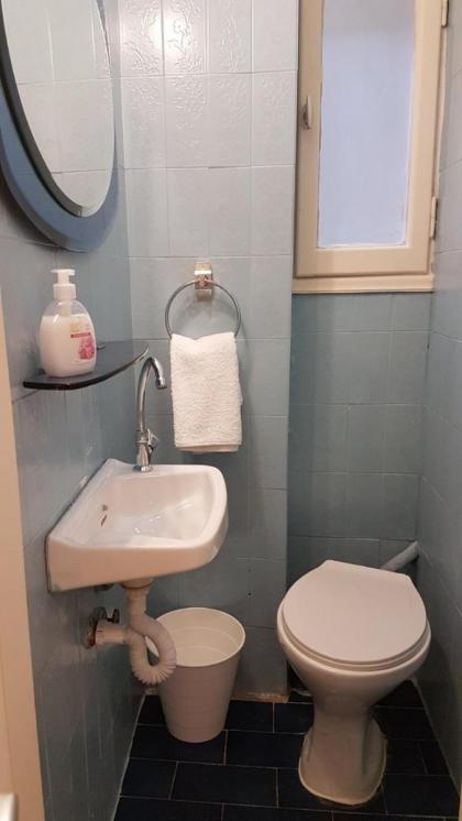 Begonia-Athens Center 6 BD 25 BATH - image 2