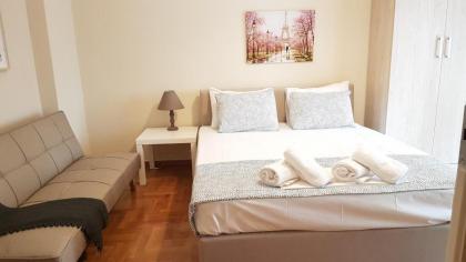 Begonia-Athens Center 6 BD 25 BATH - image 7