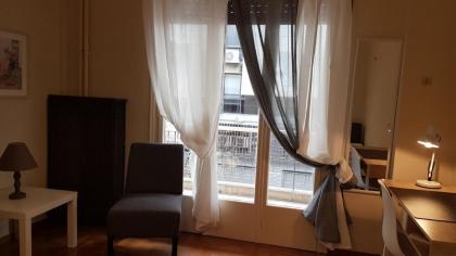 Begonia-Athens Center 6 BD 25 BATH - image 9