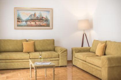 Victoria Majestic Suites Apartments - image 12