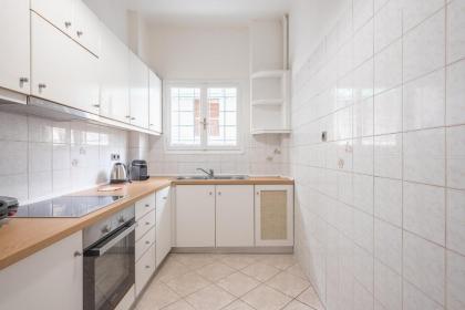 Victoria Majestic Suites Apartments - image 18
