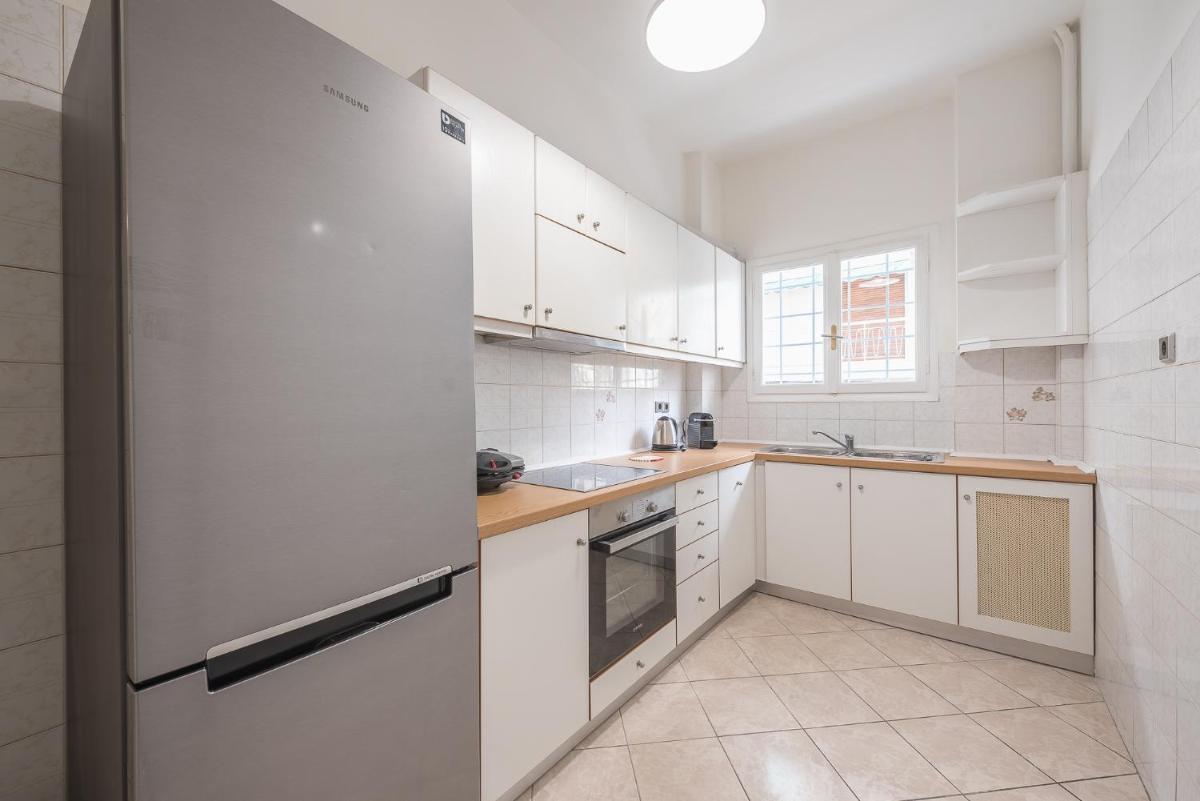 Victoria Majestic Suites Apartments - image 5