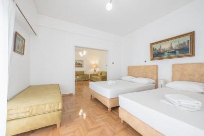 Victoria Majestic Suites Apartments - image 9