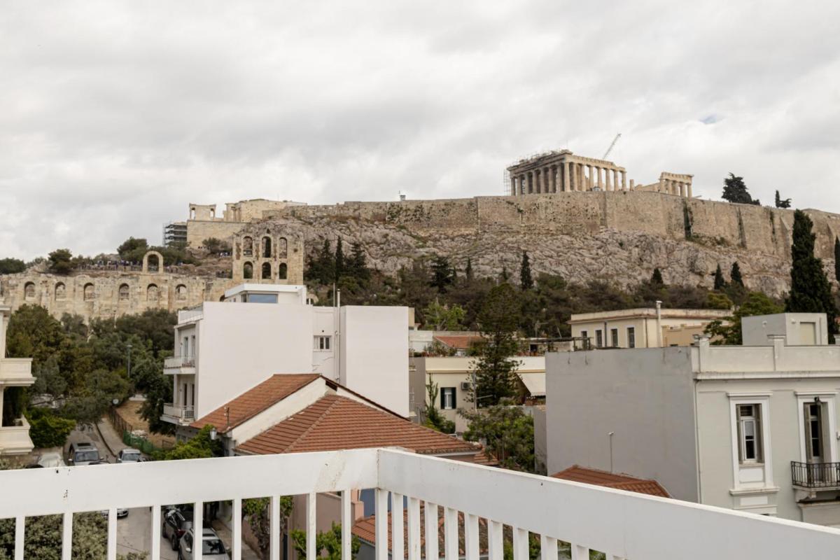 Look Out Ancient Athens From A Unique Studio - image 4