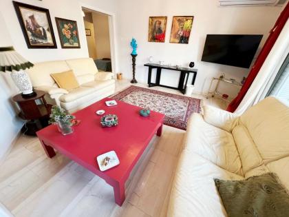 A Stroll to the Acropolis - By Athenian Homes