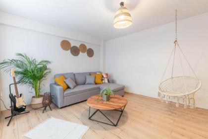 Boho Chic Apartment Under Acropolis - image 11