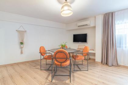 Boho Chic Apartment Under Acropolis - image 12