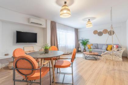Boho Chic Apartment Under Acropolis - image 13