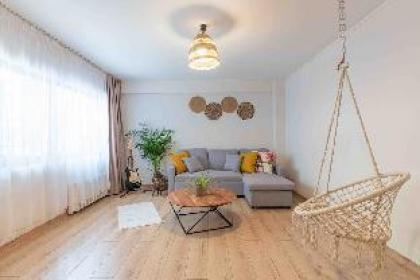 Boho Chic Apartment Under Acropolis - image 2