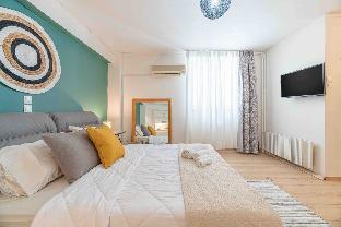 Boho Chic Apartment Under Acropolis - image 6